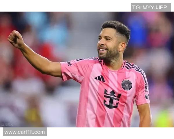 足球巨星退役后重返赛场再创辉煌引发球迷热议与期待 足球巨星退役后重返赛场再创辉煌引发球迷热议与期待