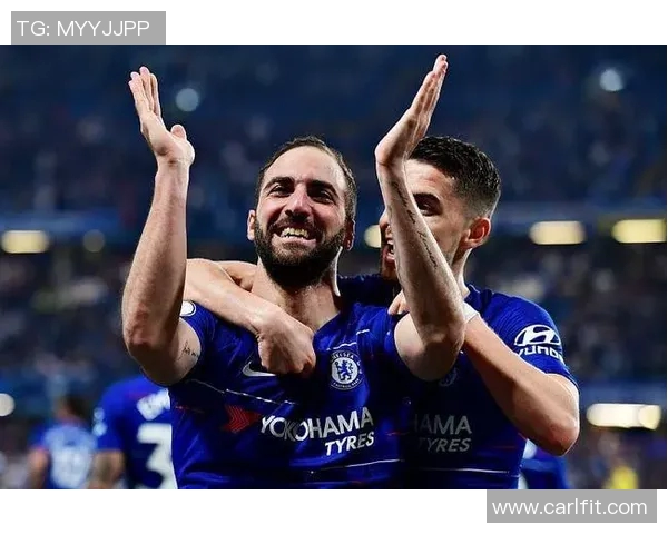 足球场上闪耀的星辰谜语揭晓足球明星的传奇与魅力