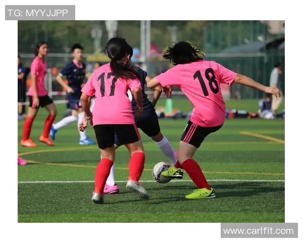 足球明星化身童年小孩重温梦想与激情的奇幻旅程