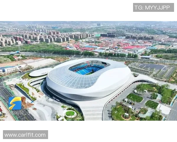 楼顶足球场的青春梦想与城市生活的碰撞 楼顶足球场的青春梦想与城市生活的碰撞