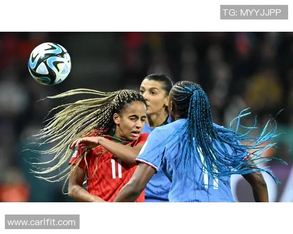 足球明星女性风采展现她们的魅力与成就的精彩瞬间