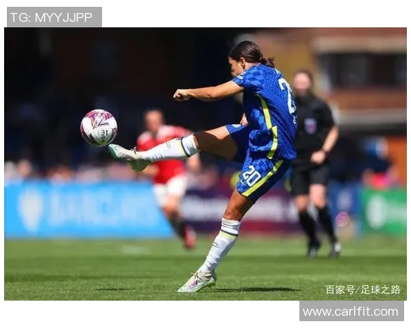 足球明星射门瞬间的完美动作解析与技巧分享