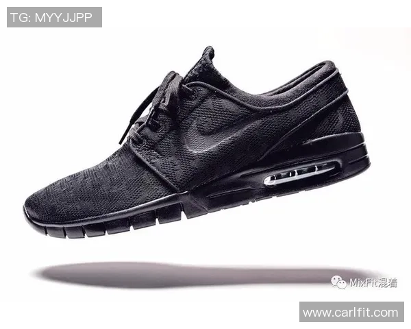 足球明星戴发箍的时尚风潮与运动表现的完美结合探讨 足球明星戴发箍的时尚风潮与运动表现的完美结合探讨