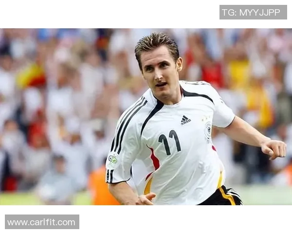 足球明星的辉煌历程与成就解析及其对全球足球的影响