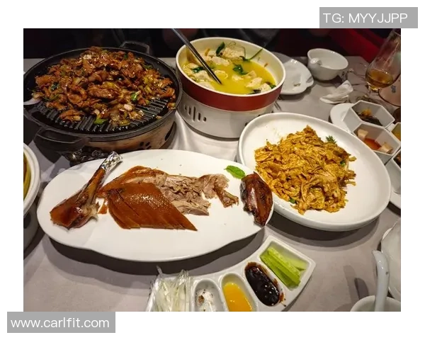 足球明星聚餐享受美味烤鸭视频分享引发热议与粉丝互动